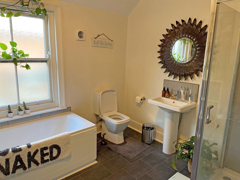 Lot: 54 - RESIDENTIAL INVESTMENT IN TOWN CENTRE -
